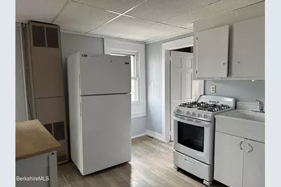 37 Melville St, Pittsfield, MA 01201 - Photo 17