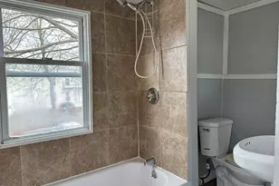 37 Melville St, Pittsfield, MA 01201 - Photo 19