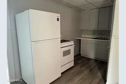 37 Melville St, Pittsfield, MA 01201 - Photo 7