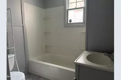 37 Melville St, Pittsfield, MA 01201 - Photo 11