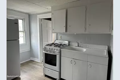 37 Melville St, Pittsfield, MA 01201 - Photo 21