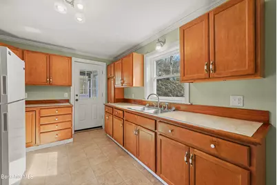 138 Richview Ave, North Adams, MA 01247 - Photo 15