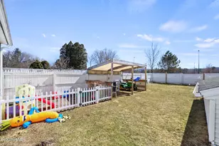 8 Alba Ave, Pittsfield, MA 01201 - Photo 33