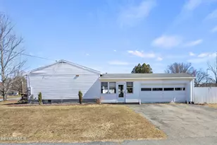 8 Alba Ave, Pittsfield, MA 01201 - Photo 3