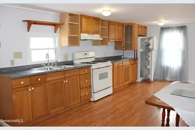 26 Lakewood Cir, Pittsfield, MA 01201 - Photo 9