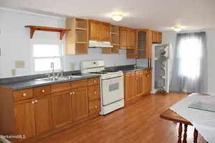 26 Lakewood Cir, Pittsfield, MA 01201 - Photo 9