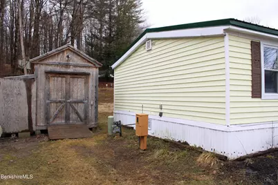 26 Lakewood Cir, Pittsfield, MA 01201 - Photo 3