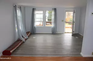 26 Lakewood Cir, Pittsfield, MA 01201 - Photo 13