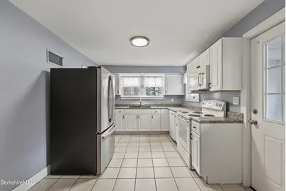 53 Meadowview Dr, Pittsfield, MA 01201 - Photo 13