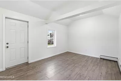243 Robbins Ave, Pittsfield, MA 01201 - Photo 9