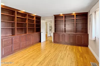 26 Westbrook Ter, Pittsfield, MA 01201 - Photo 9