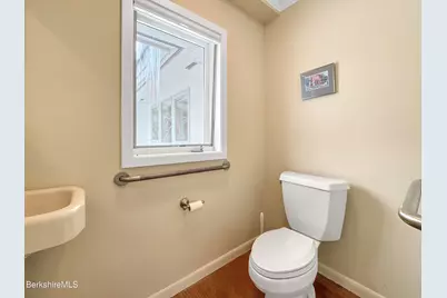 26 Westbrook Ter, Pittsfield, MA 01201 - Photo 23