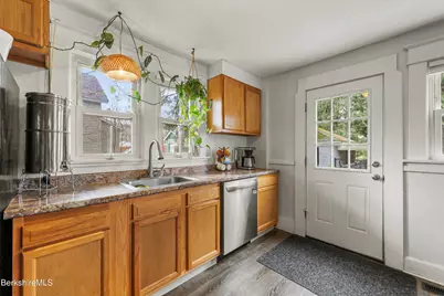 27 Morgan St, Pittsfield, MA 01201 - Photo 17