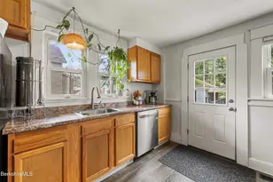 27 Morgan St, Pittsfield, MA 01201 - Photo 17