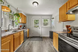 27 Morgan St, Pittsfield, MA 01201 - Photo 15