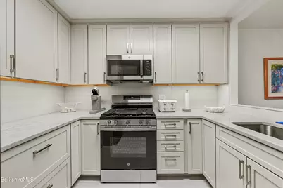 1136 Barker Rd #27, Pittsfield, MA 01201 - Photo 9