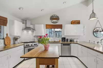 520 N Main St, Lanesborough, MA 01237 - Photo 9