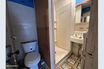 31 William St, Chester, MA 01011 - Photo 5