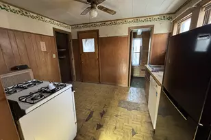 31 William St, Chester, MA 01011 - Photo 3