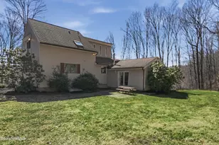 56 Victoria Ln, Lanesborough, MA 01237 - Photo 5