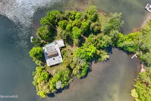 122 Blythewood Dr, Pittsfield, MA 01201 - Photo 1