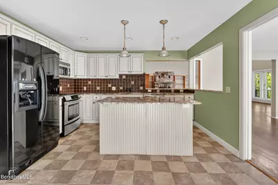 122 Blythewood Dr, Pittsfield, MA 01201 - Photo 17