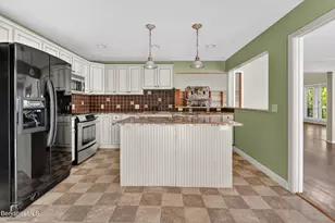 122 Blythewood Dr, Pittsfield, MA 01201 - Photo 17