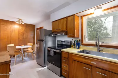 8 Stillwell St, Great Barrington, MA 01230 - Photo 11