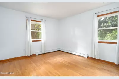 8 Stillwell St, Great Barrington, MA 01230 - Photo 17