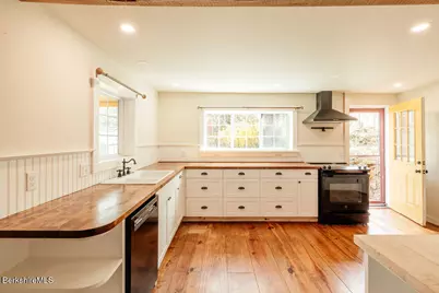 43 Hart St, Great Barrington, MA 01236 - Photo 11
