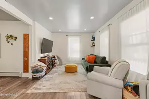 35 Prospect St, Pittsfield, MA 01201 - Photo 7