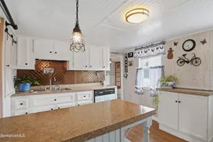 156 Chapel St, Pittsfield, MA 01201 - Photo 25