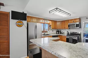 22 Broadway St, Pittsfield, MA 01201 - Photo 47