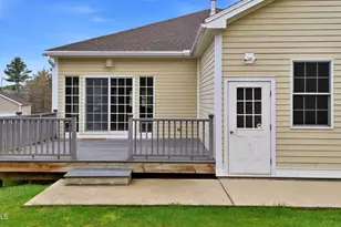 32 Aspen Way, Pittsfield, MA 01201 - Photo 5