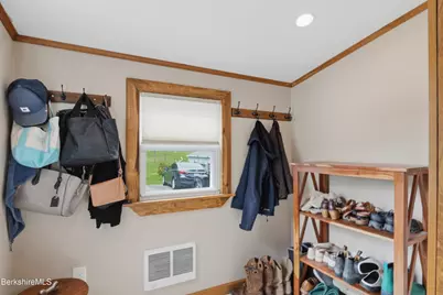 37 Alger St, Adams, MA 01220 - Photo 23