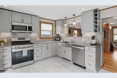 37 Alger St, Adams, MA 01220 - Photo 17