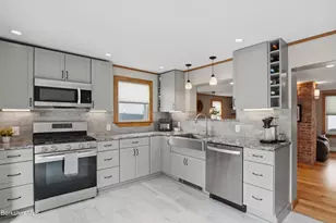37 Alger St, Adams, MA 01220 - Photo 17