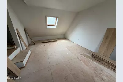 19 Upland Rd, Pittsfield, MA 01201 - Photo 11