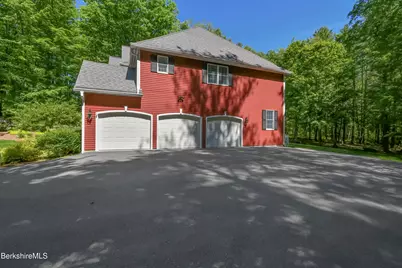 9 Eastbrook Ln, Pittsfield, MA 01201 - Photo 3