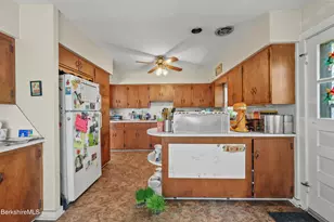 39-41 Bartlett Ave, Pittsfield, MA 01201 - Photo 15