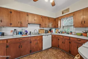 39-41 Bartlett Ave, Pittsfield, MA 01201 - Photo 17
