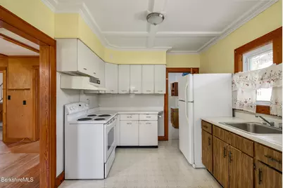 93 North St, North Adams, MA 01247 - Photo 5
