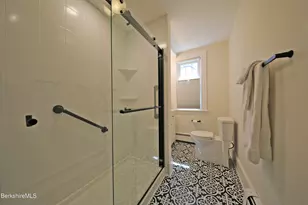 25 Taylor St, Pittsfield, MA 01201 - Photo 17