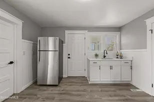 100 Essex St, Pittsfield, MA 01201 - Photo 15
