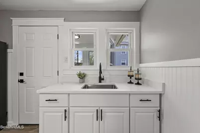 100 Essex St, Pittsfield, MA 01201 - Photo 19