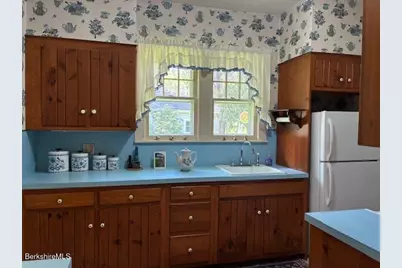 39 Castle St, Great Barrington, MA 01230 - Photo 5