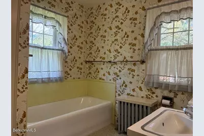 39 Castle St, Great Barrington, MA 01230 - Photo 17