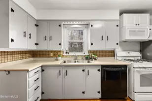 16 Kensington Ave, Pittsfield, MA 01201 - Photo 11