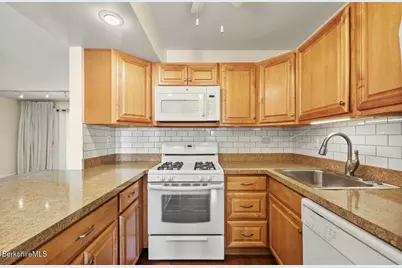 3 Rolling #2, Lenox, MA 01240 - Photo 3