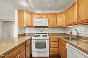 3 Rolling, Lenox, MA 01240 - Photo 3
